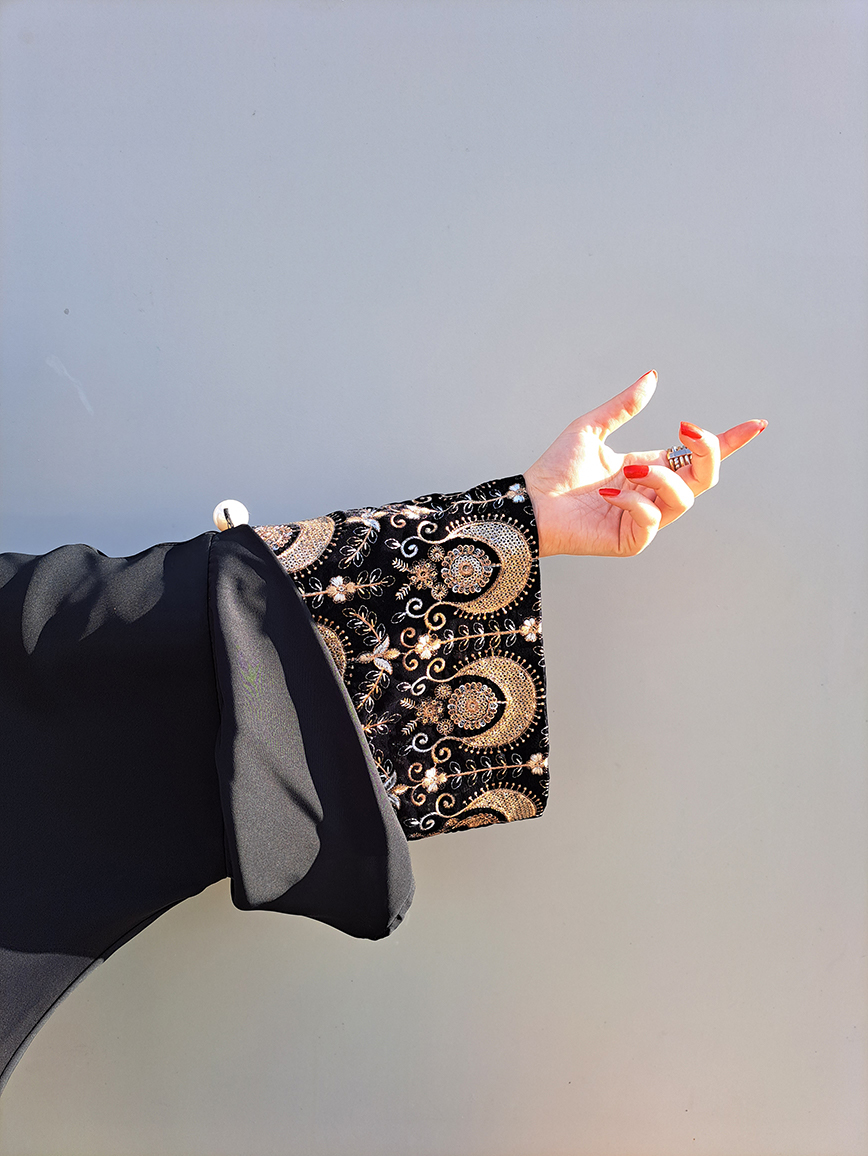 عبا  با تزئینات - ماهرخ تقی زاده